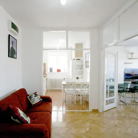 Magritte Business Grade Comfortable Apartment. Apartament