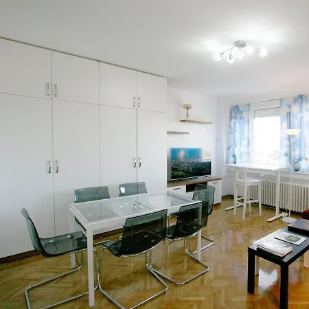 Apartment Magritte Business Grade Comfortable Apartment.