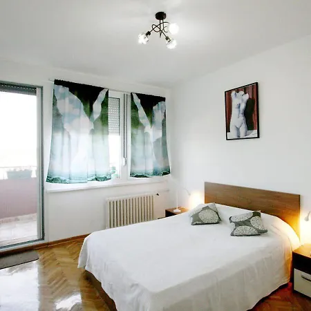 Apartament Magritte Business Grade Comfortable Apartment. *