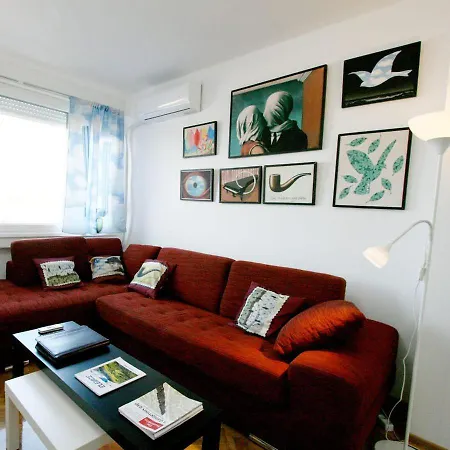 Apartment Magritte Business Grade Comfortable Apartment.