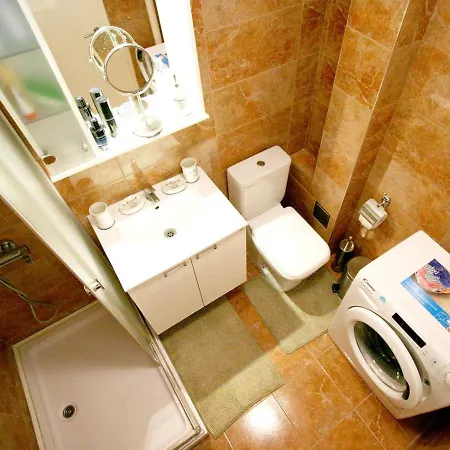 Apartment Magritte Business Grade Comfortable Apartment. *