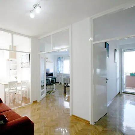 Magritte Business Grade Comfortable Apartment.