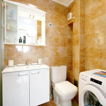 Magritte Business Grade Comfortable Apartment. *