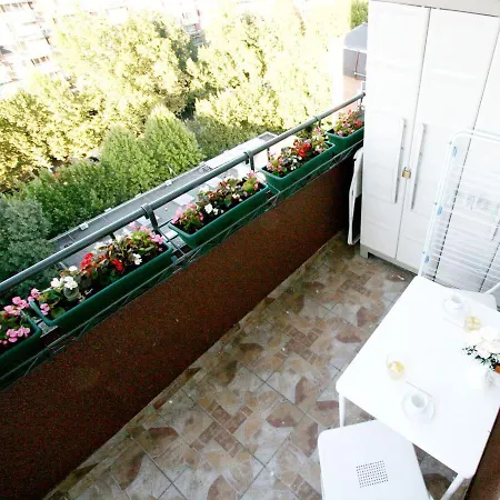 Magritte Business Grade Comfortable Apartment. *